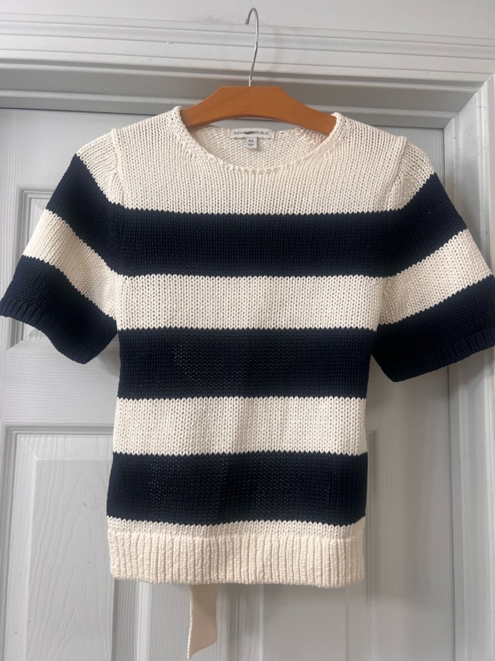 Banana Republic Navy and Cream Striped Short Sleeve Knit Top W Open Back Sz XS